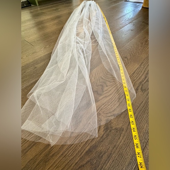 David's Bridal Sheer Cream Veil - Picture 6 of 6